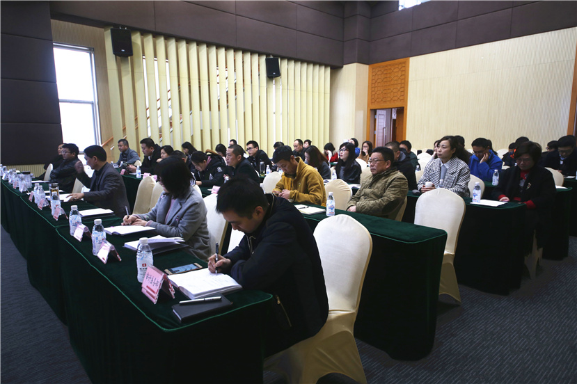 2017年3月24日集團(tuán)公司舉辦依法治企法律知識(shí)培訓(xùn)會(huì)3