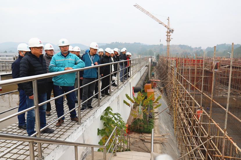 慰問(wèn)一線施工單位 抓牢提標(biāo)擴(kuò)容工程 ——集團(tuán)黨委書(shū)記、董事長(zhǎng)姜俊率隊(duì)慰問(wèn)杰陽(yáng)排水公司提標(biāo)擴(kuò)容工程參建單位