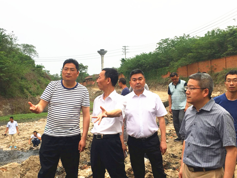 大力推進黑臭水體治理，打贏環(huán)保攻堅戰(zhàn)