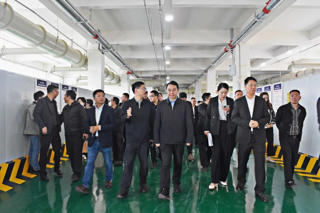 【子公司動(dòng)態(tài)】四川省生態(tài)環(huán)境廳黨組成員、副廳長李銀昌帶隊(duì)參觀調(diào)研欣海環(huán)境公司